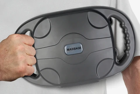 Tył Kulka z plakietką w dłoni trzymającej uchwyt